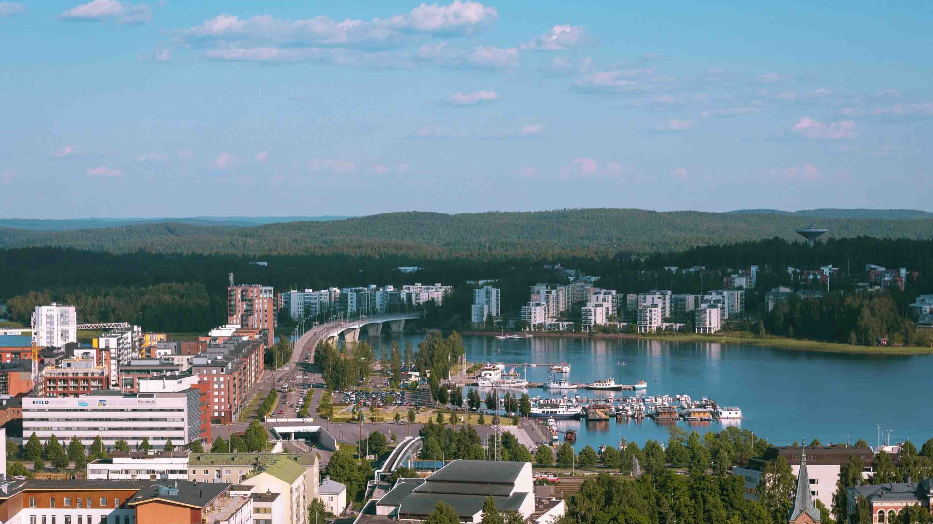 A city with a lake and mountains.