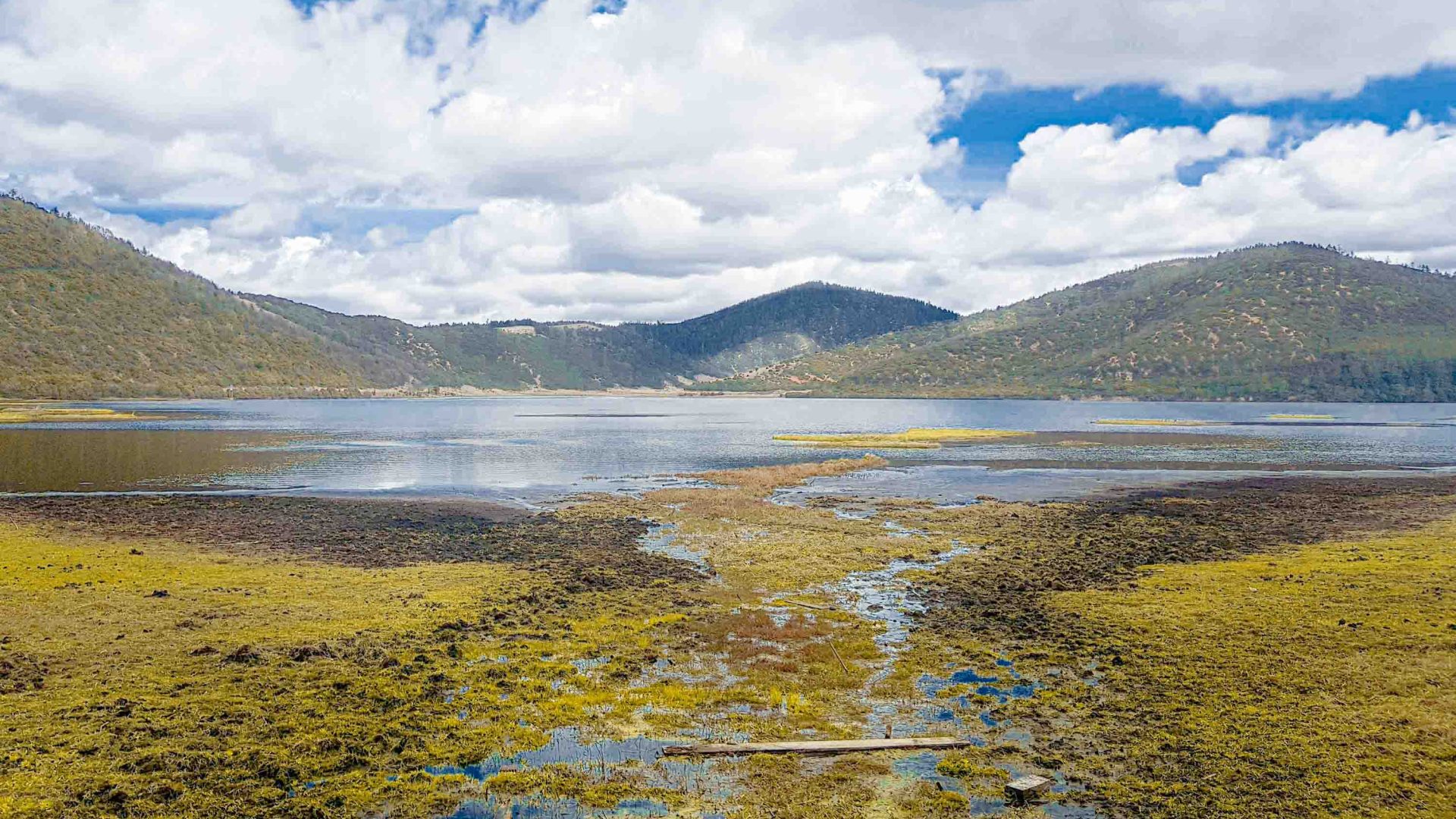 A lake leads to a mountain.